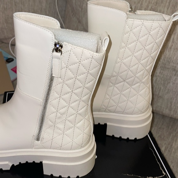 🆕🌿🤍QUPID: “OFF WHITE” Quilted Booties SIZE 8 - Picture 4 of 12